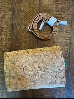 New 31 Thirty-One Cork Crossbody Wallet purse with Removable Strap Jewell